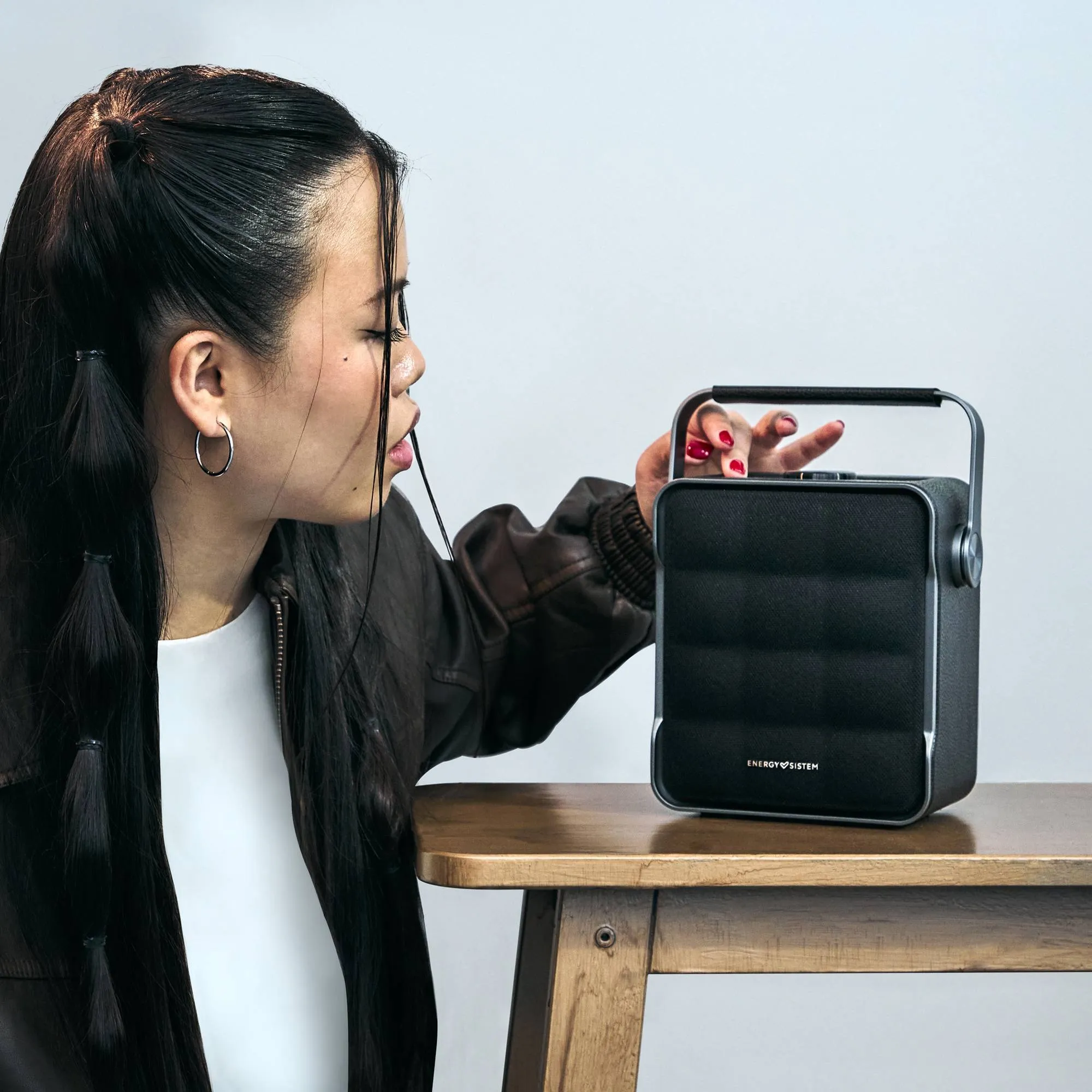 Classy Essence Speaker